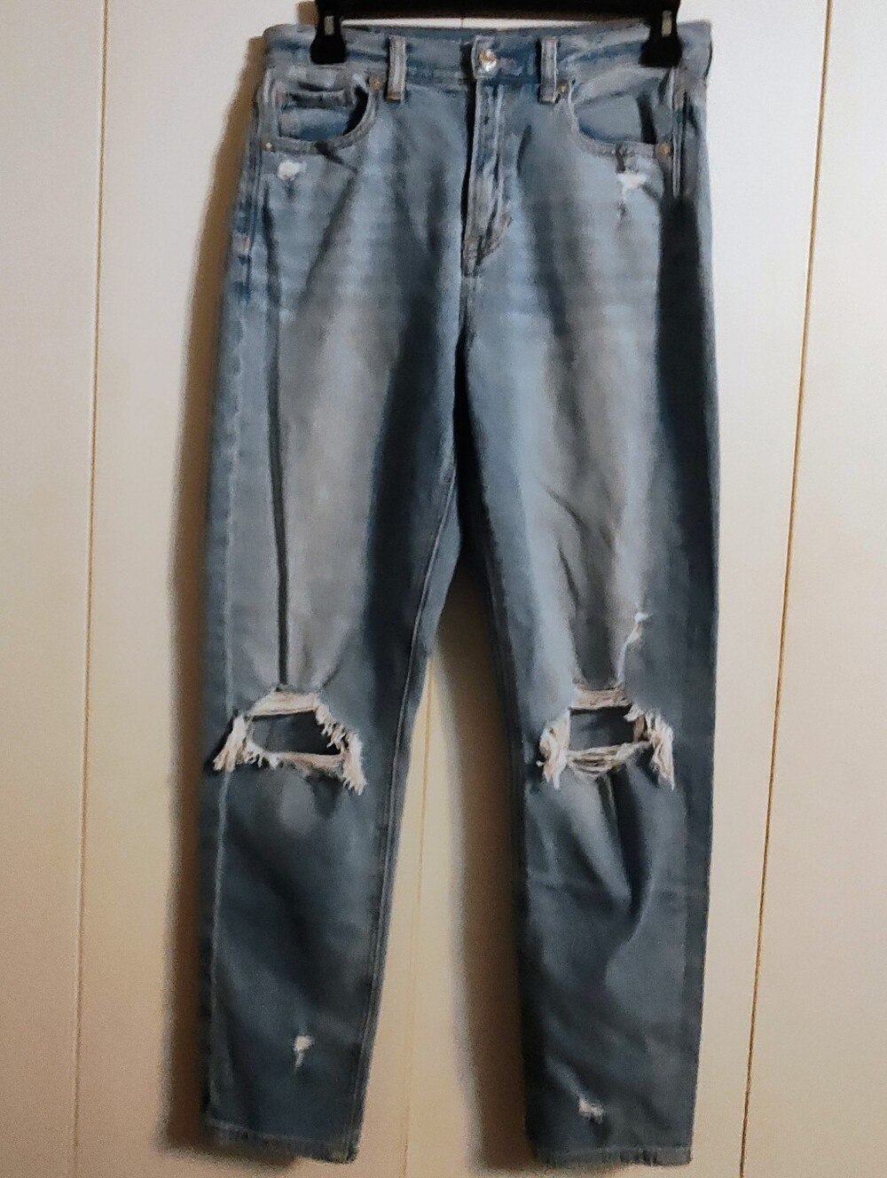 American Eagle Outfitters Light Blue High-Rise Mom Jeans